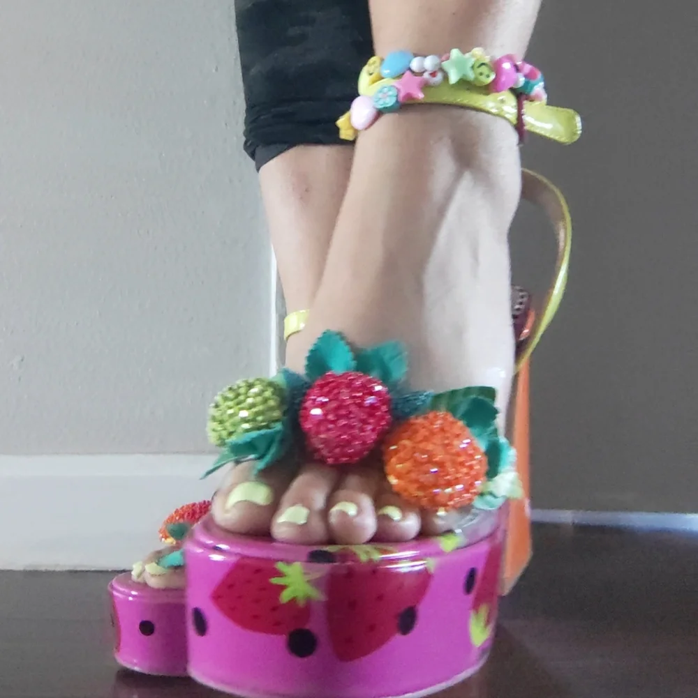 Betsy Johnson FRUIT Heels - Picture 5 of 14